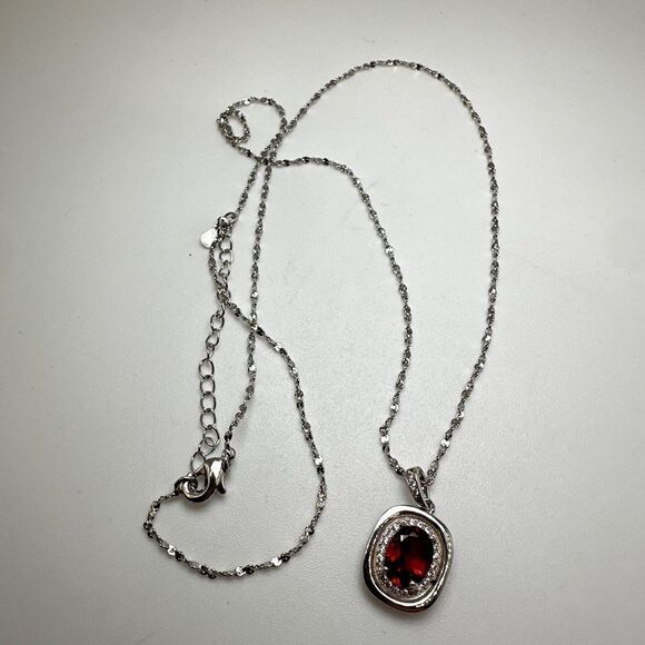 1.3ct Mozambique Garnet with halo of cz diamonds, pendant on a 18" 925 chain! - Picture 2 of 15